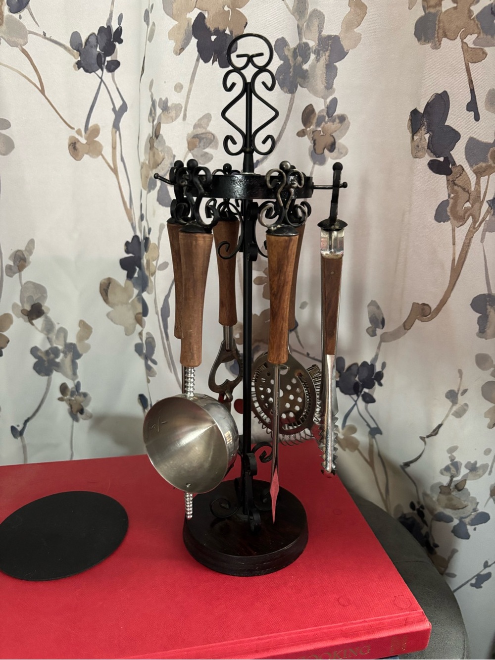 Vintage 70’s bar set/metal stand